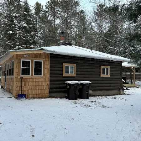 Two Bedroom Cabin with Hot Tub and Fireplace.
