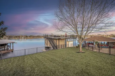 Waterfront Getaway • Hot Tub, Dock & Views Hotels near Lake Lyndon B. Johnson