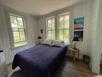 Charming & renovated airy Train Depot turned cottage steps from Lake Michigan