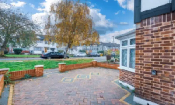 Spacious and Stylish Holiday Home in Greater London