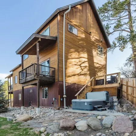 "Pagosa's - Hill Top House" Hot Tub/Pool Table/Decks/Fire Pit/ Pet Friendly