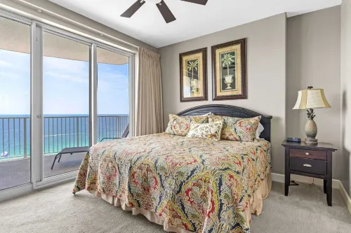 Bahama Breeze by Avantstay Gulf Front, 2 Pools, Beach Chairs Included!