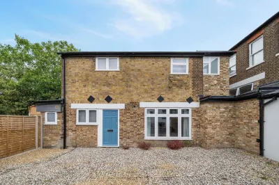 Sebright House