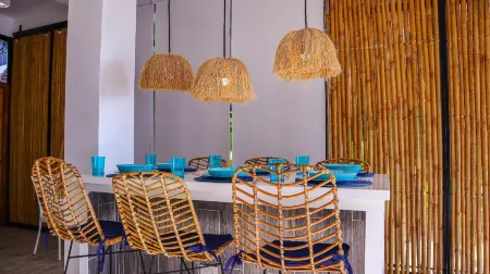 Suites by Eco Hotel El Nido Отели рядом с достопримечательностью «El Nido Sailing»