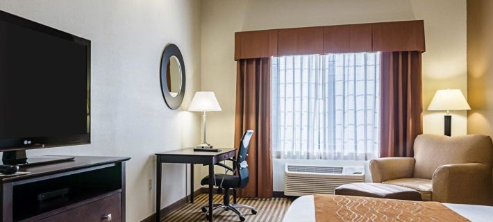 Comfort Inn & Suites Lawrence - University Area Hotels in Lawrence