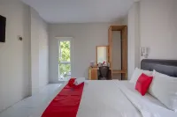 RedDoorz Plus Syariah @ Raya Nginden 2 Hotels in Gubeng