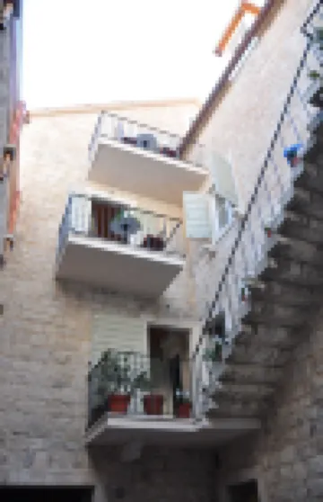 Villa Mama - Traditional Apartments in Omis, Free Parking