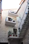 Villa Mama - Traditional Apartments in Omis, Free Parking Hotels in Omis
