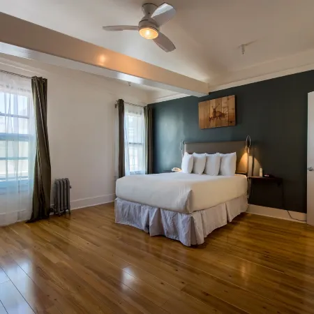 Herbert Hotel Отели рядом с достопримечательностью «Авиакомпания»