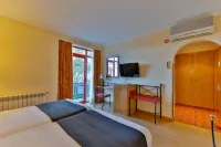 Área de Servicio El Cruce Hotels in Manzanares