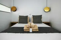 Phaedrus Living Seaside Luxury Flat Athina 108 - โฮมสเตย์