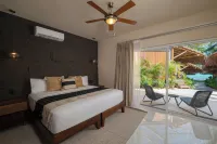 Casa Aakal Lagoon Front Hotels in Bacalar