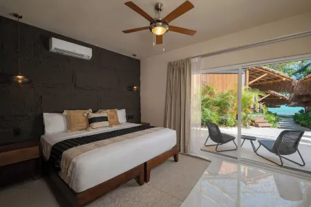 Casa Aakal Lagoon Front