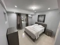 Glencoe Townhome with Loft Jacuzzi and Pool