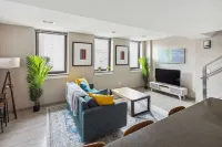 Modern Downtown Apartment