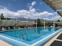 Oasis Sun Club Hotel di Bostanlik District