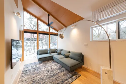 Black Crane Chalet - Bungalow