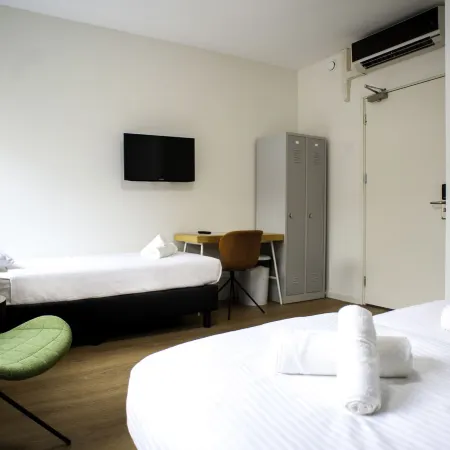 I Hotel Отели рядом с достопримечательностью «Церковь Схеллингвуда»