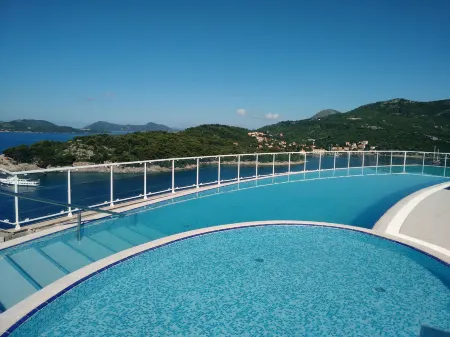 Villa Paradiso 2 Отели в г. Sudurad