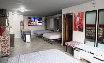 Lvstriphouse Condos Sleeps up to 14