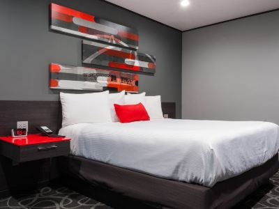 Astro Pasadena Hotel