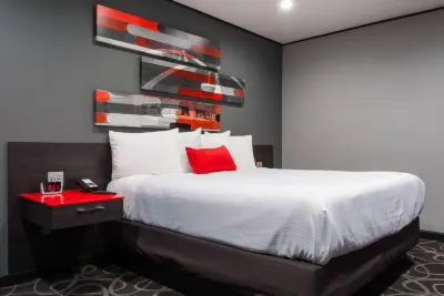 Astro Pasadena Hotel Hotels near Central Park