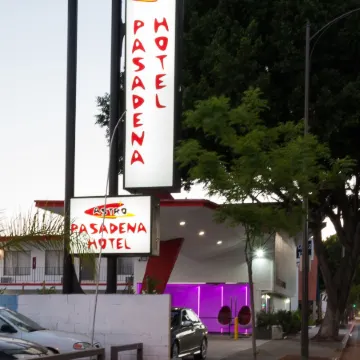 Astro Pasadena Hotel