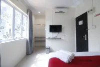 RedDoorz @ Baloi Batam Hotels in Sekupang