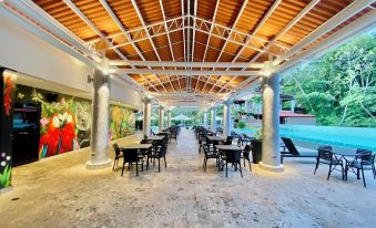 Summit Rainforest & Golf Resort