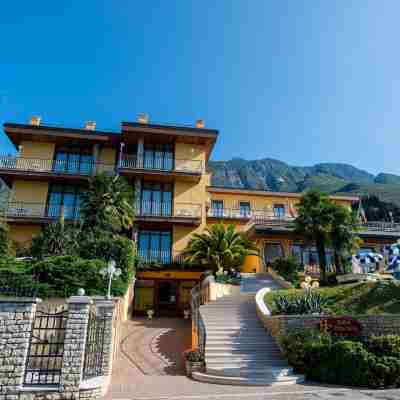 Hotel Cristallo Hotel Exterior