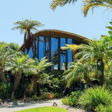 Paradise Point Resort & Spa Отели рядом с достопримечательностью «Пляж Мишен-Бич»