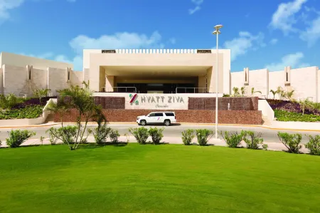 Turquoize at Hyatt Ziva Cancun - Adults Only - All Inclusive Отели рядом с достопримечательностью «Плайя Тортугас»