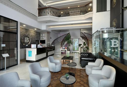 3. 발투르크 호텔 ..