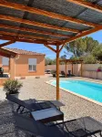 Chambres d'hôtes, B&B climatisées la Borrellienne - สระว่ายน้ำส่วนตัว