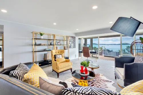 Orakei Grandeur Mansion with Sea Views & Pool - Private Pools