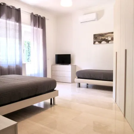 Roema Guest House Отели рядом с достопримечательностью «Станция метро Cipro»