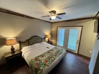 New Orleans RV Resort & Marina Hotels near National Square
