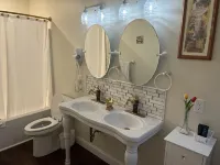 Holland Farmhouse Inn B&B Hotel di Belanda
