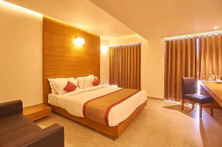 7Wonders Hotel Отели в г. Гандинагар