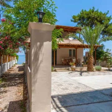 Villa Elizabeth - Seafront Classic Villa!