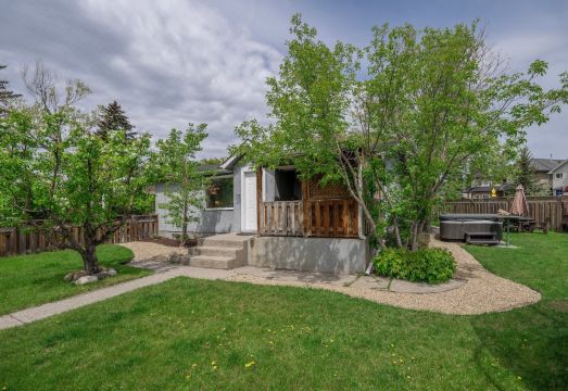 Family House with Httb Playgr BBQ Firept - Housity