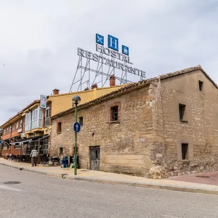 Hostal - Restaurante la Buena Villa by Vivere Stays