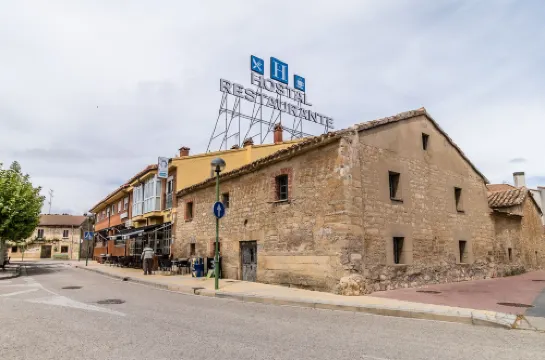 Hostal - Restaurante la Buena Villa by Vivere Stays