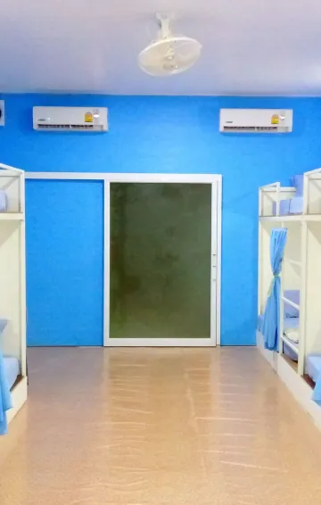 ห้องพักรวมชายหญิง 10 เตียง