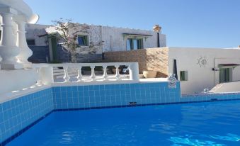 Studio Quiet and Peaceful and Very Relaxing with Kitchen, Shared Pool and AC