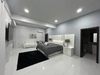 Luxury 5Bd Loft in Prime Location Hotels in 