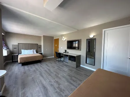 Regal Inn & Suites New York LaGuardia Hotel Отели рядом с достопримечательностью «Нью-Йорк Холл Оф Сайенс»