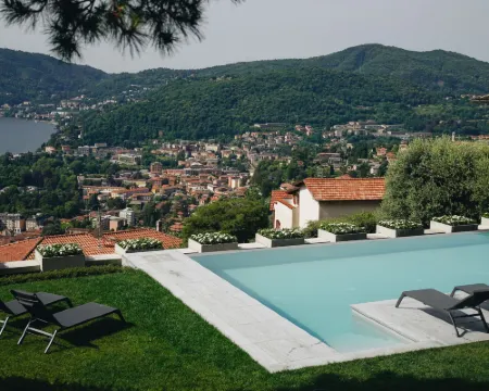 ヴィラ アルマナ チェルノッビオのホテル