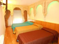 Martin House & Granada Hotels in Peligros