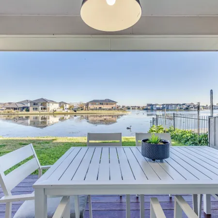 Stayau Magnificent Lakefront Villa Stunning Views